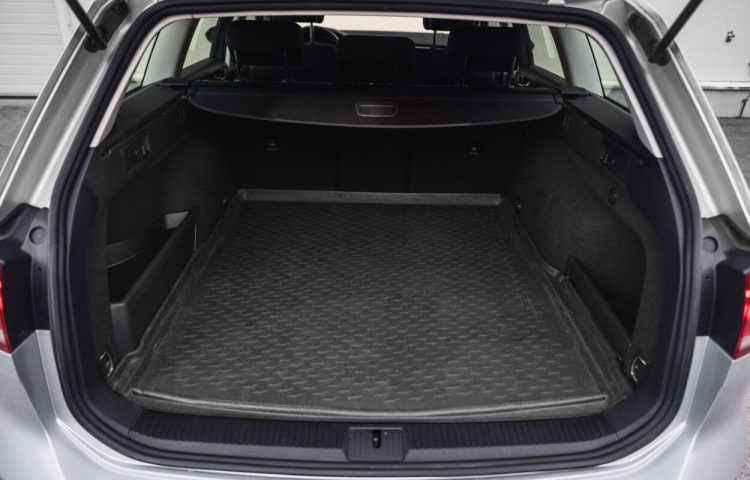By used Volkswagen Passat 2015 color silver for Sale in Tallinn