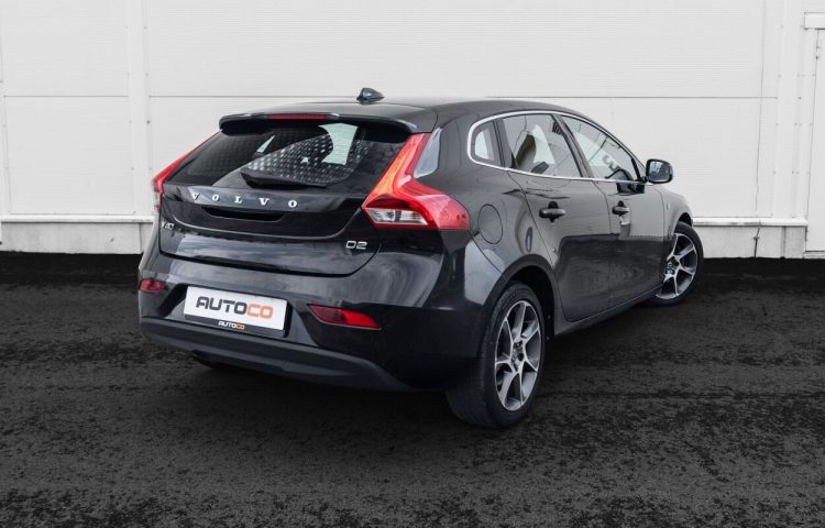 Osta kasutatud Volvo V40 2015 värv must Tallinnas