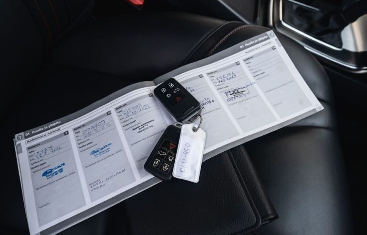 Osta kasutatud Volvo V40 2015 värv must Tallinnas