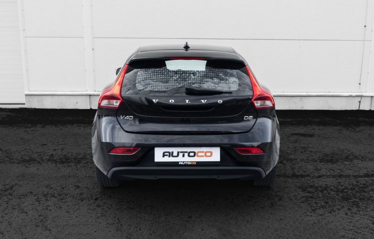 Osta kasutatud Volvo V40 2015 värv must Tallinnas