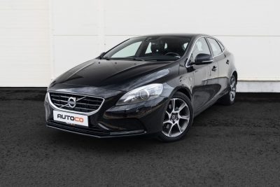 Osta kasutatud Volvo V40 2015 värv must Tallinnas