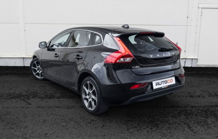 Osta kasutatud Volvo V40 2015 värv must Tallinnas