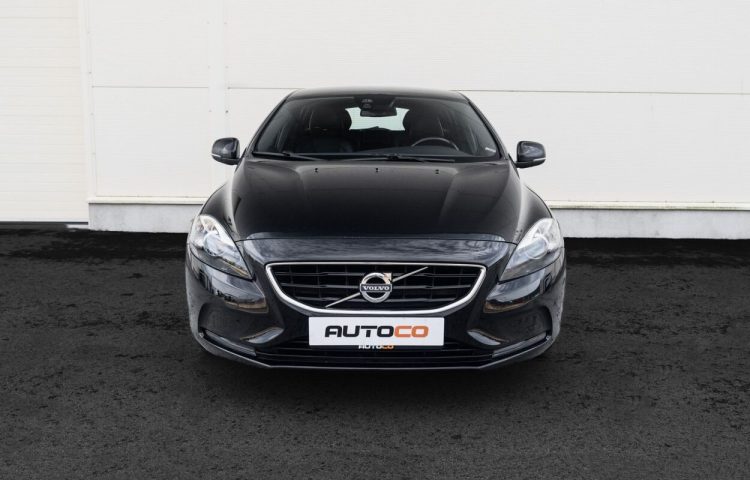 Osta kasutatud Volvo V40 2015 värv must Tallinnas