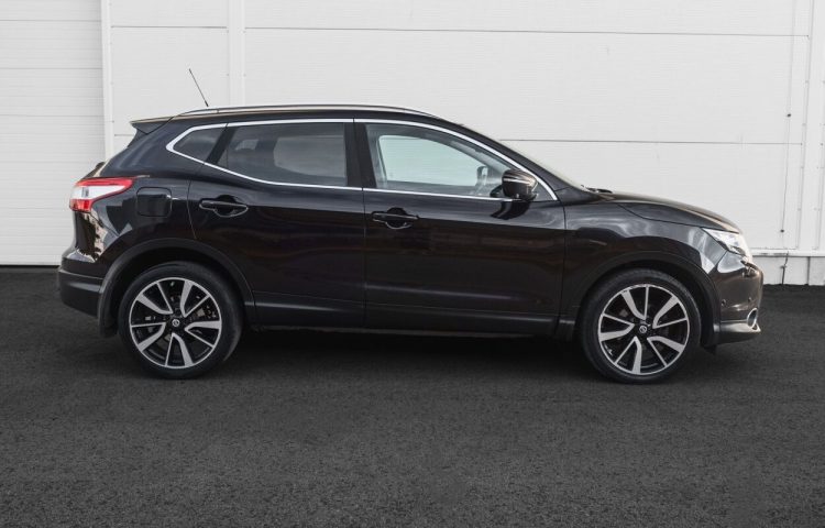 Osta kasutatud Nissan Qashqai: Qashqai 2014 värv tumelilla Tallinnas