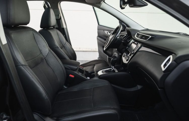 Osta kasutatud Nissan Qashqai: Qashqai 2014 värv tumelilla Tallinnas