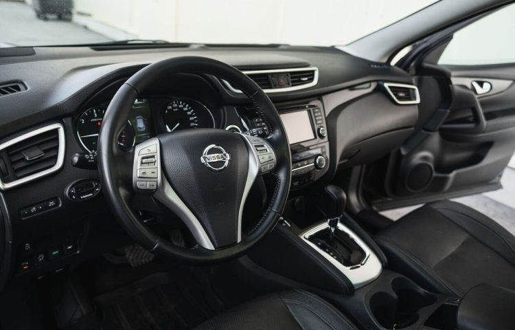 Osta kasutatud Nissan Qashqai: Qashqai 2014 värv tumelilla Tallinnas