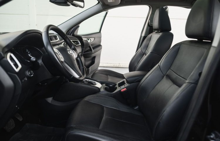 Osta kasutatud Nissan Qashqai: Qashqai 2014 värv tumelilla Tallinnas