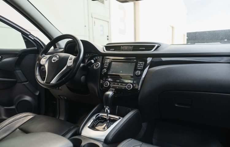 Osta kasutatud Nissan Qashqai: Qashqai 2014 värv tumelilla Tallinnas