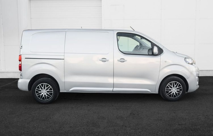 Osta kasutatud Peugeot Expert 2020 värv hõbedane Tallinnas