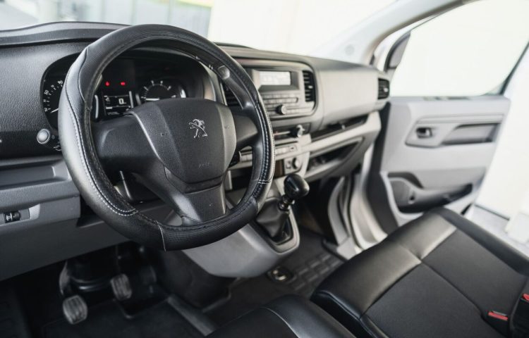 Osta kasutatud Peugeot Expert 2020 värv hõbedane Tallinnas