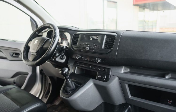 Osta kasutatud Peugeot Expert 2020 värv hõbedane Tallinnas