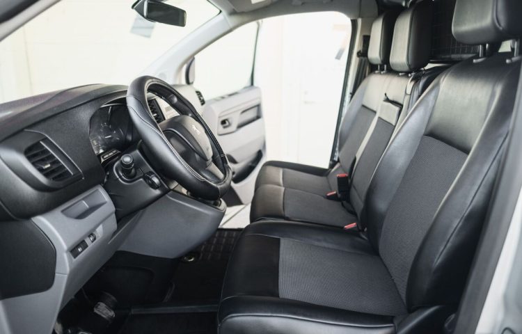 Osta kasutatud Peugeot Expert 2020 värv hõbedane Tallinnas