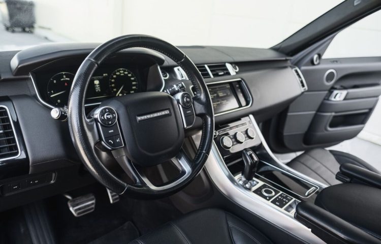 Osta kasutatud Land Rover Range Rover Sport 2016 värv hall Tallinnas