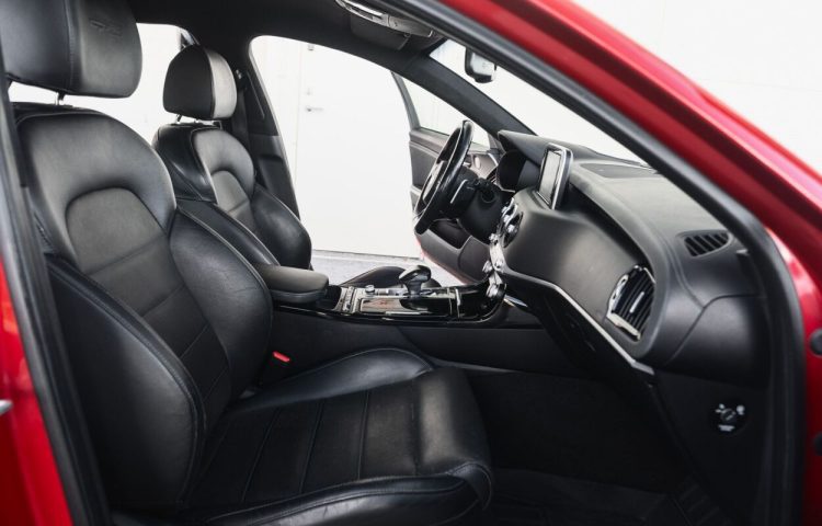 Osta kasutatud Kia Stinger 2018 värv punane Tallinnas