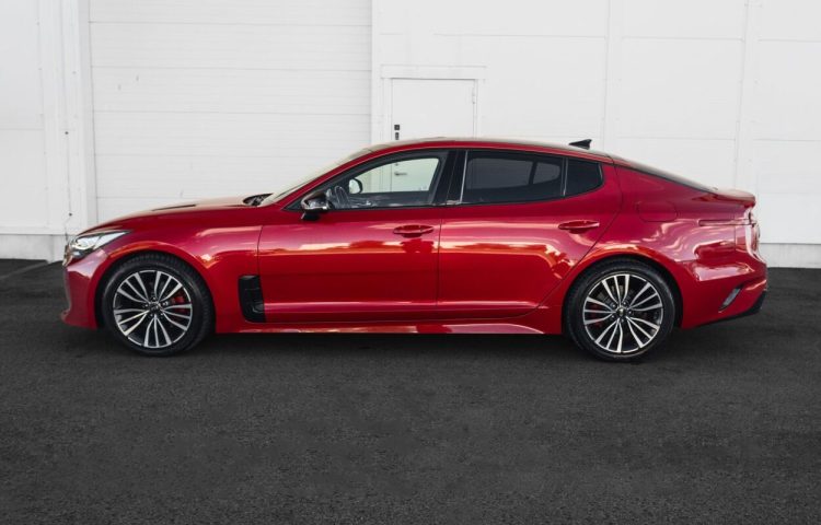 Osta kasutatud Kia Stinger 2018 värv punane Tallinnas