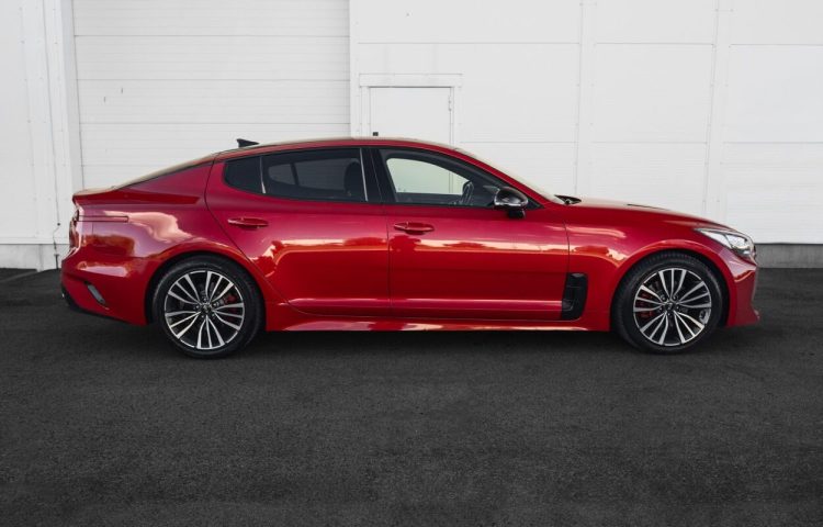 Osta kasutatud Kia Stinger 2018 värv punane Tallinnas