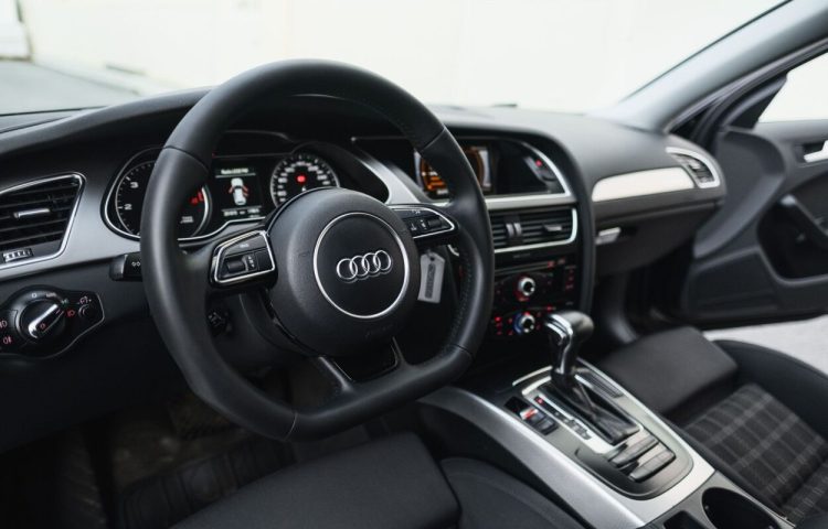 Osta kasutatud Audi A4 2013 värv must Tallinnas