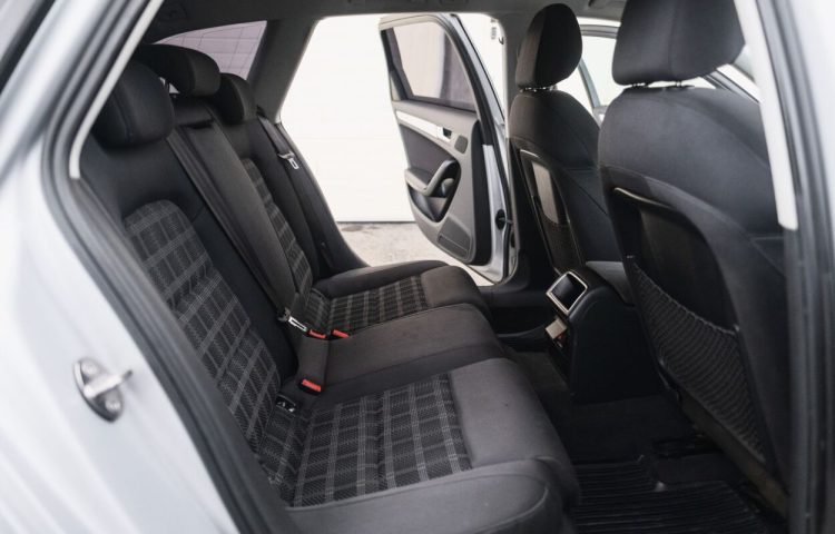 Osta kasutatud Audi A4 2010 värv hõbedane Tallinnas