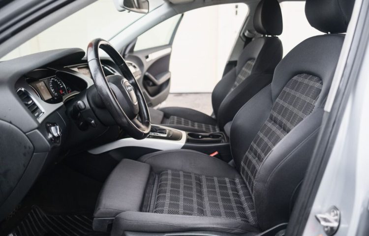 Osta kasutatud Audi A4 2010 värv hõbedane Tallinnas