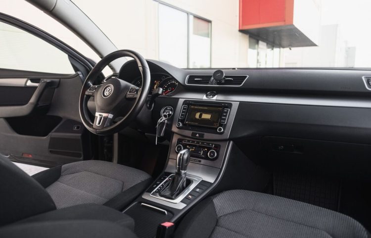 Osta kasutatud Volkswagen Passat 2011 värv must Tallinnas