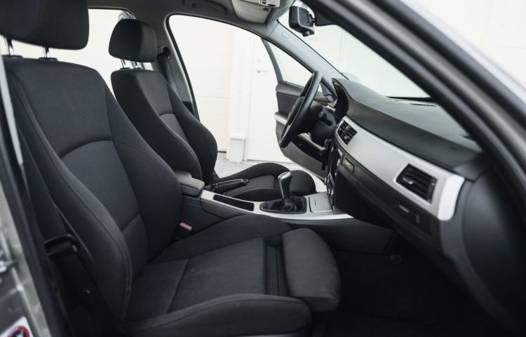 Osta kasutatud BMW 3 seeria: 320 2010 värv beež Tallinnas