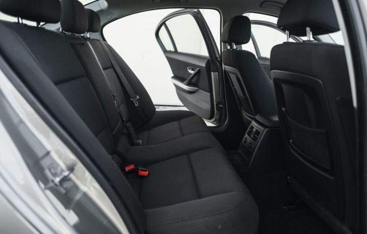 Osta kasutatud BMW 3 seeria: 320 2010 värv beež Tallinnas