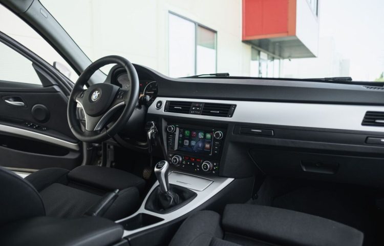 Osta kasutatud BMW 3 seeria: 320 2010 värv beež Tallinnas