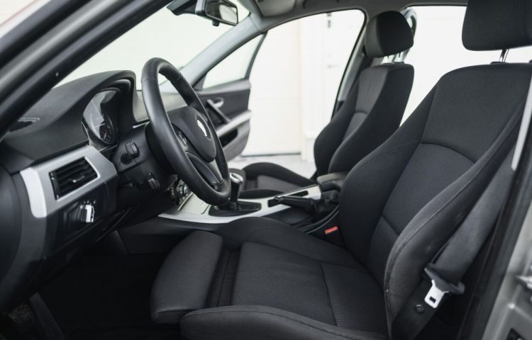 Osta kasutatud BMW 3 seeria: 320 2010 värv beež Tallinnas