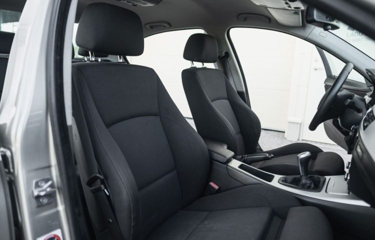 Osta kasutatud BMW 3 seeria: 320 2010 värv beež Tallinnas