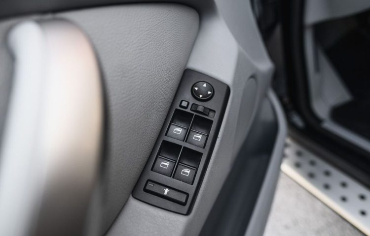 Osta kasutatud BMW X5 2000 värv must Tallinnas