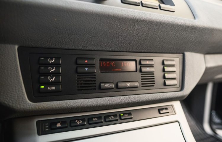 Osta kasutatud BMW X5 2000 värv must Tallinnas