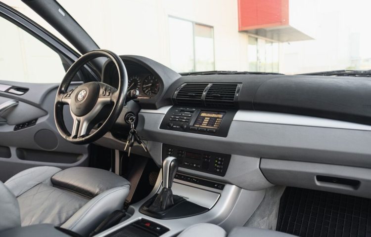 Osta kasutatud BMW X5 2000 värv must Tallinnas