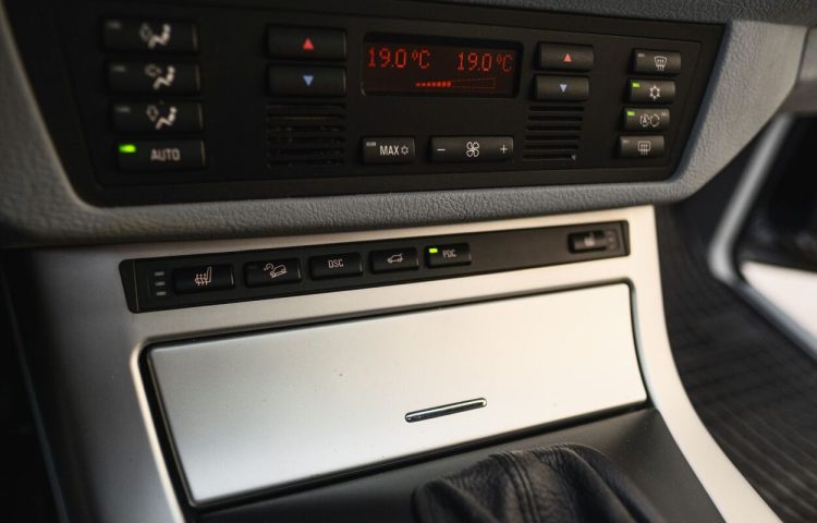 Osta kasutatud BMW X5 2000 värv must Tallinnas