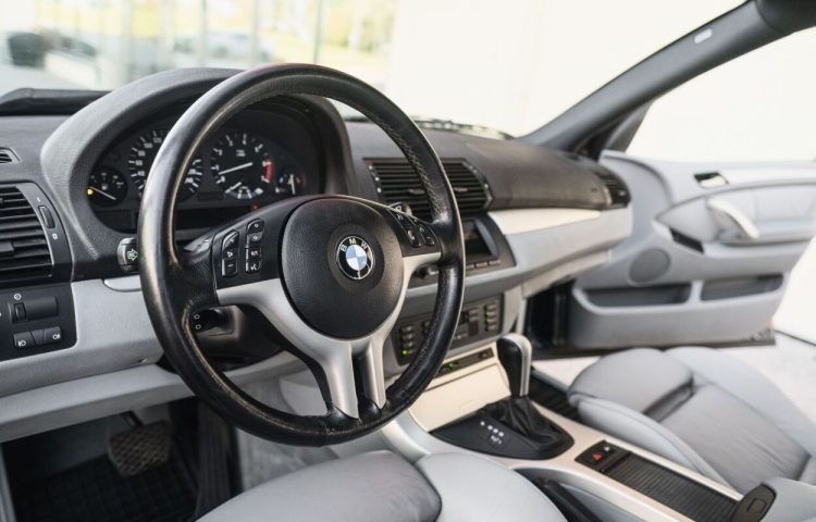 Osta kasutatud BMW X5 2000 värv must Tallinnas