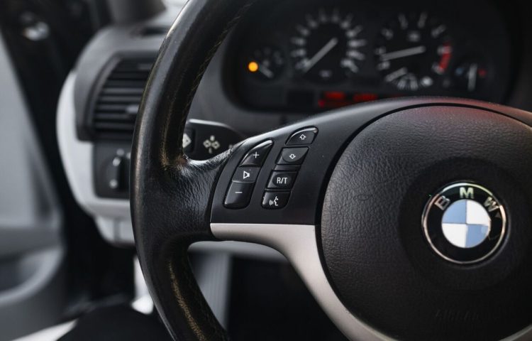 Osta kasutatud BMW X5 2000 värv must Tallinnas