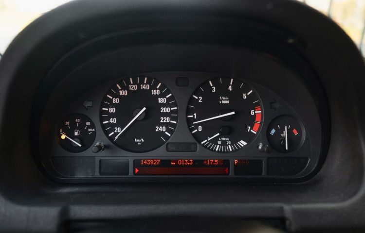 Osta kasutatud BMW X5 2000 värv must Tallinnas