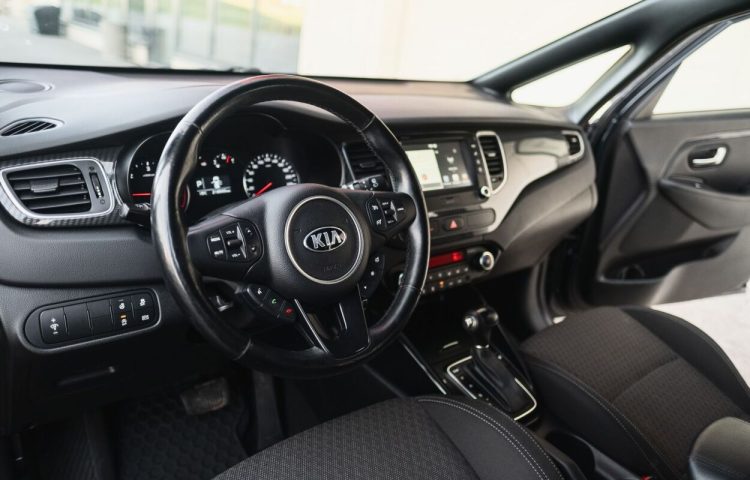 Osta kasutatud Kia Carens 2017 värv tumesinine Tallinnas