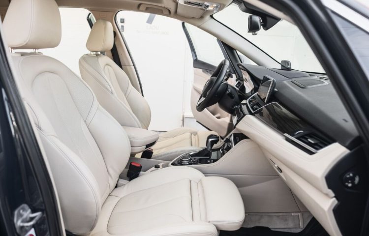 Osta kasutatud BMW 2. seeria: 218 2014 värv tumehall Tallinnas
