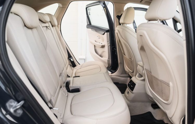 Osta kasutatud BMW 2. seeria: 218 2014 värv tumehall Tallinnas