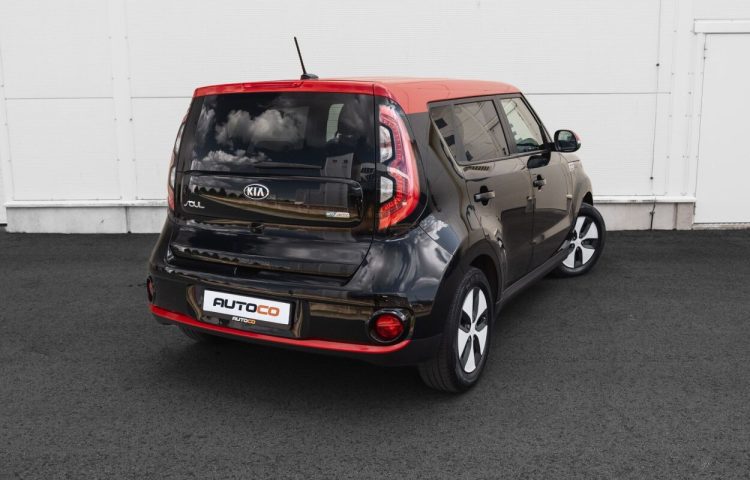 Osta kasutatud Kia Soul 2017 värv must Tallinnas