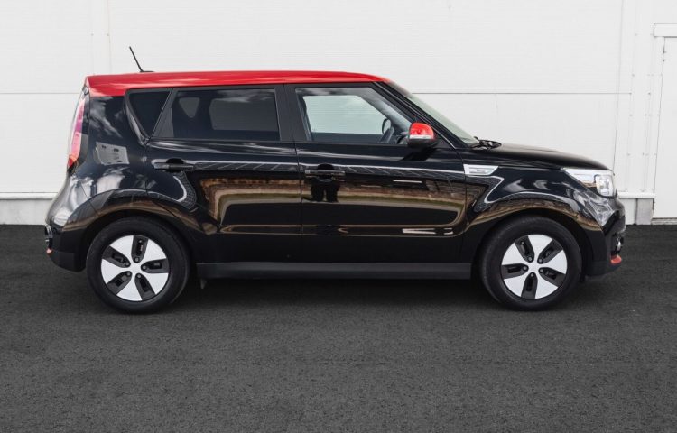 Osta kasutatud Kia Soul 2017 värv must Tallinnas