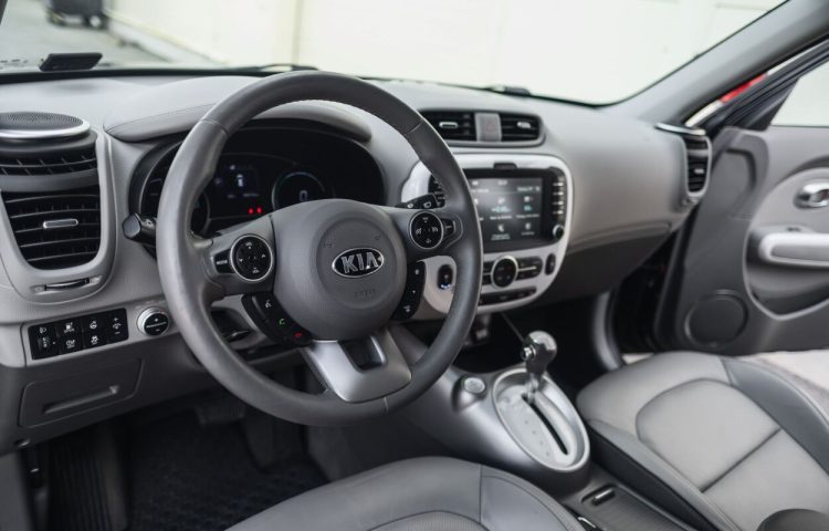 Osta kasutatud Kia Soul 2017 värv must Tallinnas