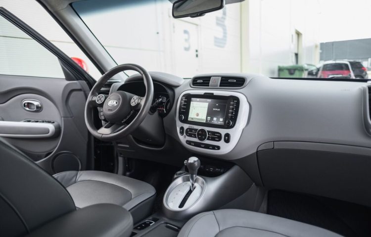 Osta kasutatud Kia Soul 2017 värv must Tallinnas