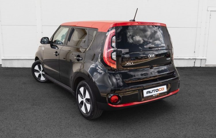 Osta kasutatud Kia Soul 2017 värv must Tallinnas