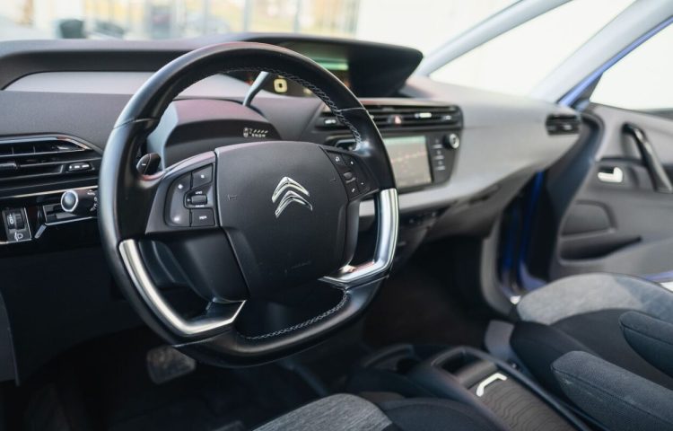 Osta kasutatud Citroen C4 Picasso: Grand C4 Picasso 2017 värv sinine Tallinnas