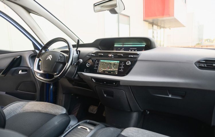 Osta kasutatud Citroen C4 Picasso: Grand C4 Picasso 2017 värv sinine Tallinnas