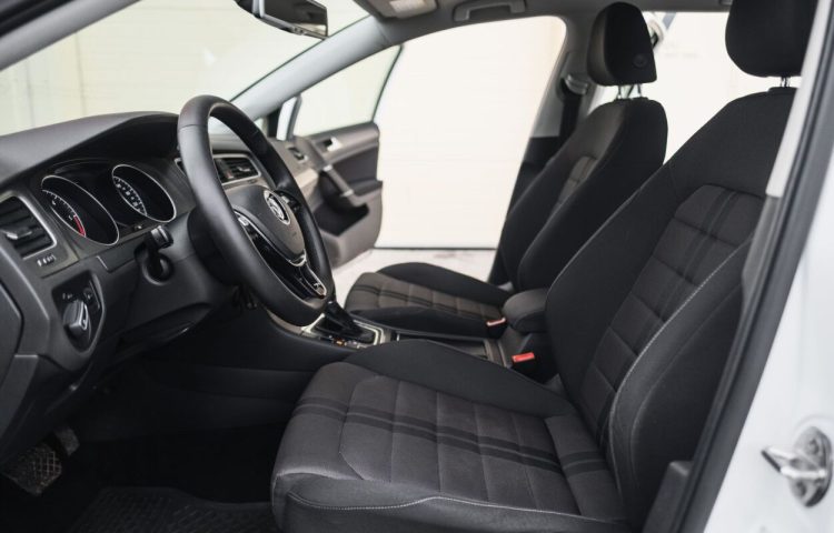 Osta kasutatud Volkswagen Golf 2013 värv valge Tallinnas
