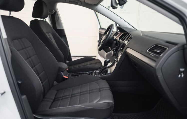 Osta kasutatud Volkswagen Golf 2013 värv valge Tallinnas