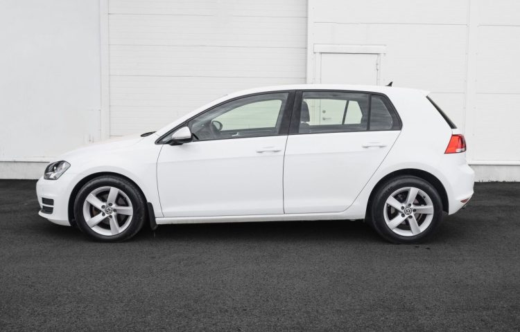 Osta kasutatud Volkswagen Golf 2013 värv valge Tallinnas