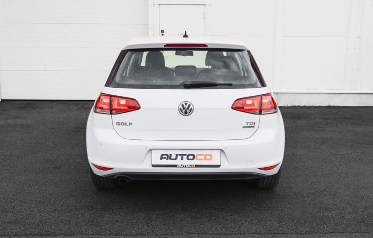 Osta kasutatud Volkswagen Golf 2013 värv valge Tallinnas